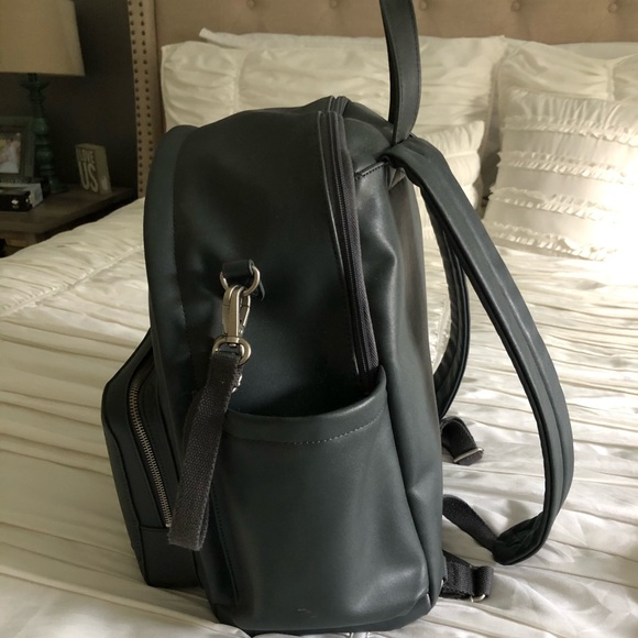 Skip Hop Diaper Bag/Backpack - Picture 3 of 6